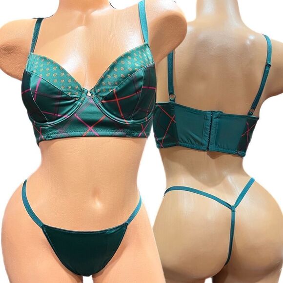 Victoria’s Secret FASHION SHOW Very Sexy Lined Demi Satin Bra & V string set - Picture 11 of 12